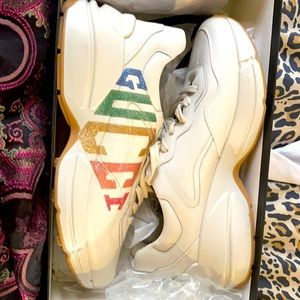 Women Gucci sneakers